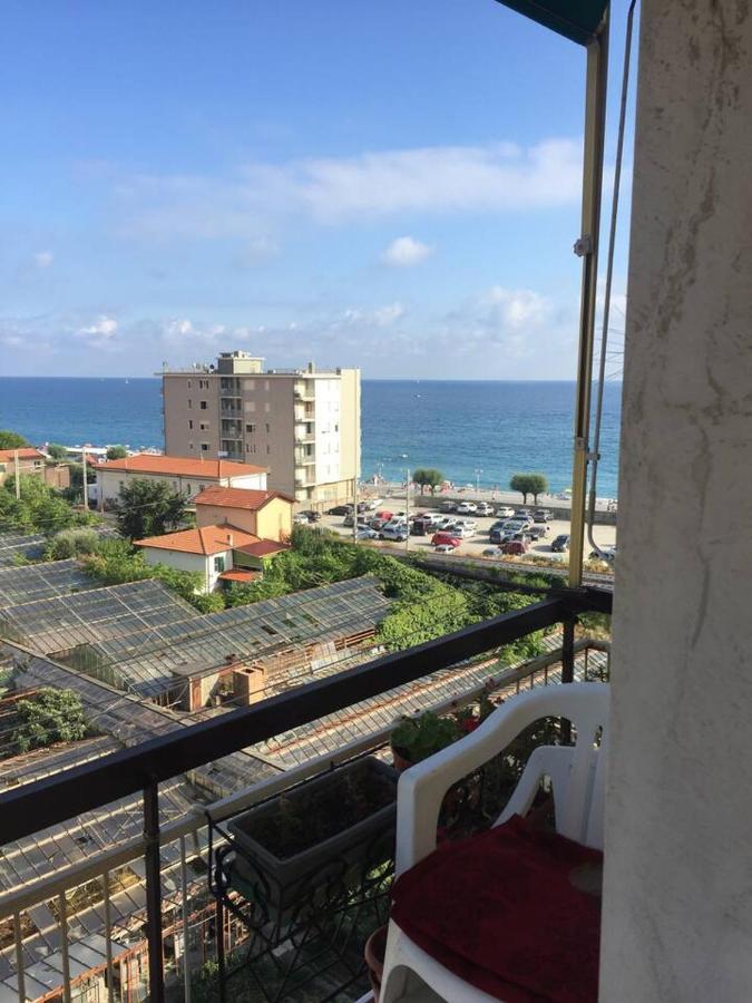 Apartmán A Due Passi Dal Mare Vallecrosia Exteriér fotografie